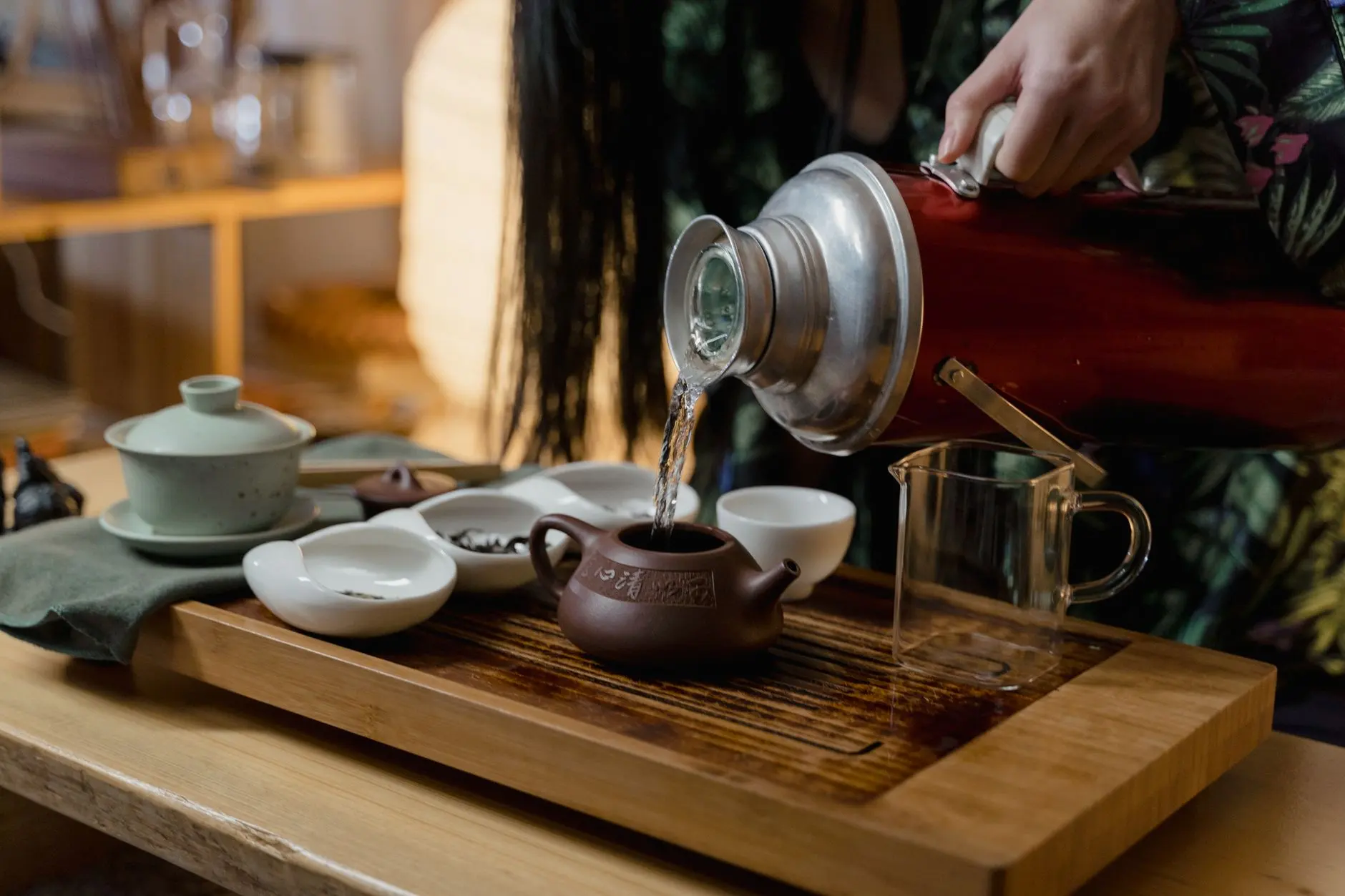 玻璃壶与玻璃杯生产工艺对比：质量管控要点分析